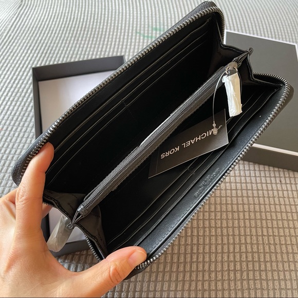 Michael Kors Jet Set Mens Tech Zip Around Wallet - Picture 5 of 7